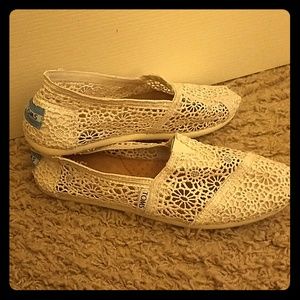 Lace TOMS